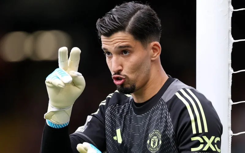 مانشستر يونايتد يوافق على رحيل الحارس ألتاي بايندير إلى الدوري التركي بصفقة جديدة